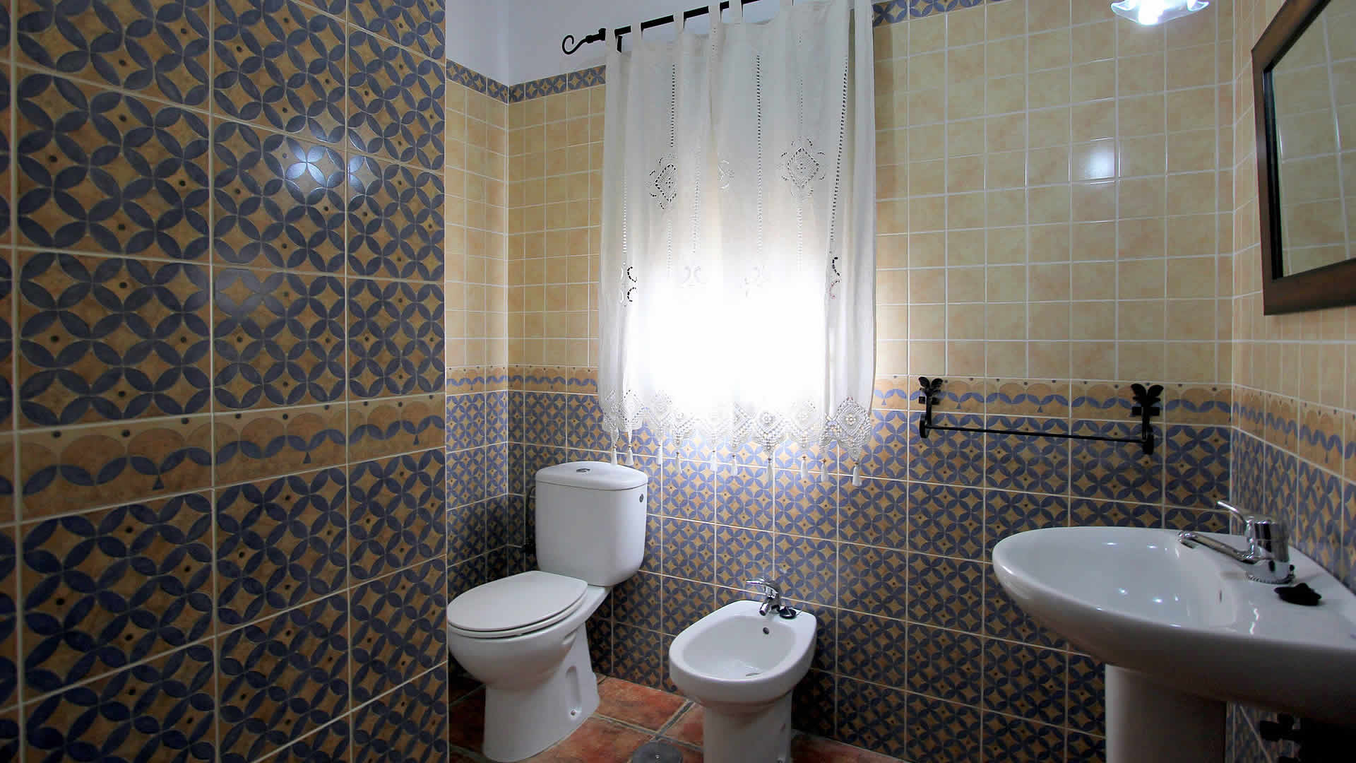 Salle de bain avec douche