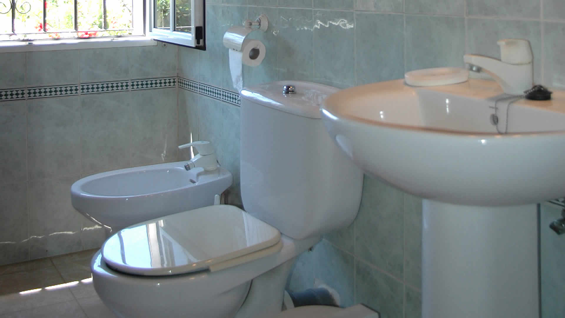 Salle de bain avec douche